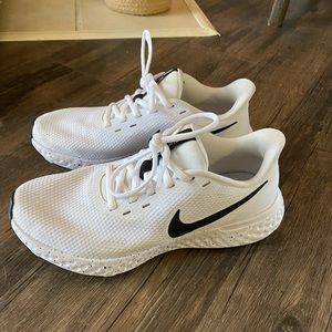 Nike White Sneakers Size 8